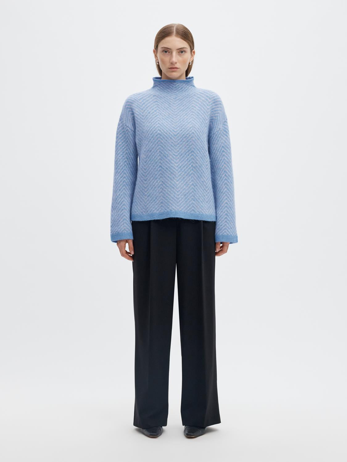 model_shot-front_full